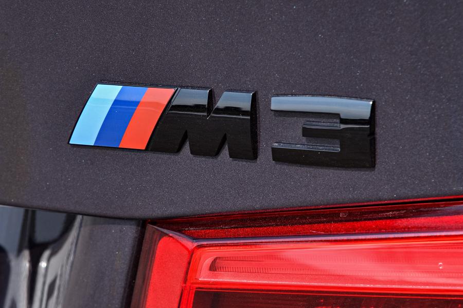 Логотип BMW M3 30 Years M3 2016 года  (фото 26 из 43)